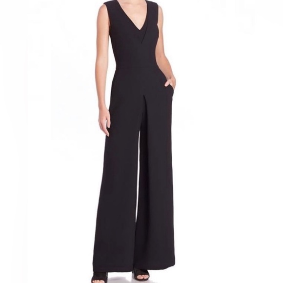VINCE Double V-neck Solid Black Jumpsuit with pockets size 4 Black EUC